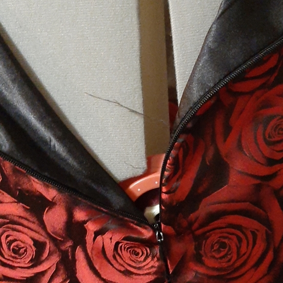 CHAN MEI NA Red and Black Rose Dress Extra Large - Picture 6 of 6